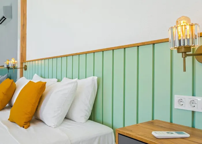 Conservative In Nature - Uzumlu, Kalkan * קס